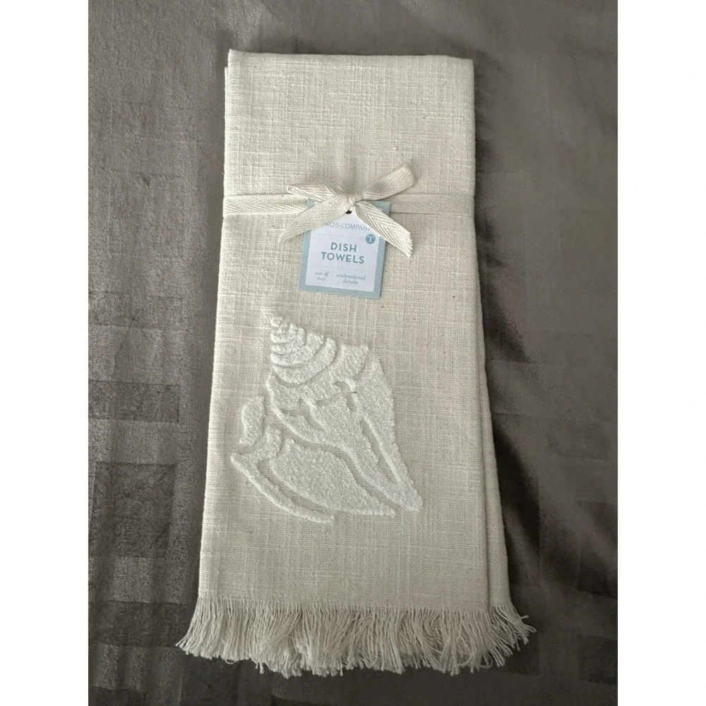 Two's‎ Company Dish Towels Set Of 2 Beige Embroidered Seashell Coastal Nautical